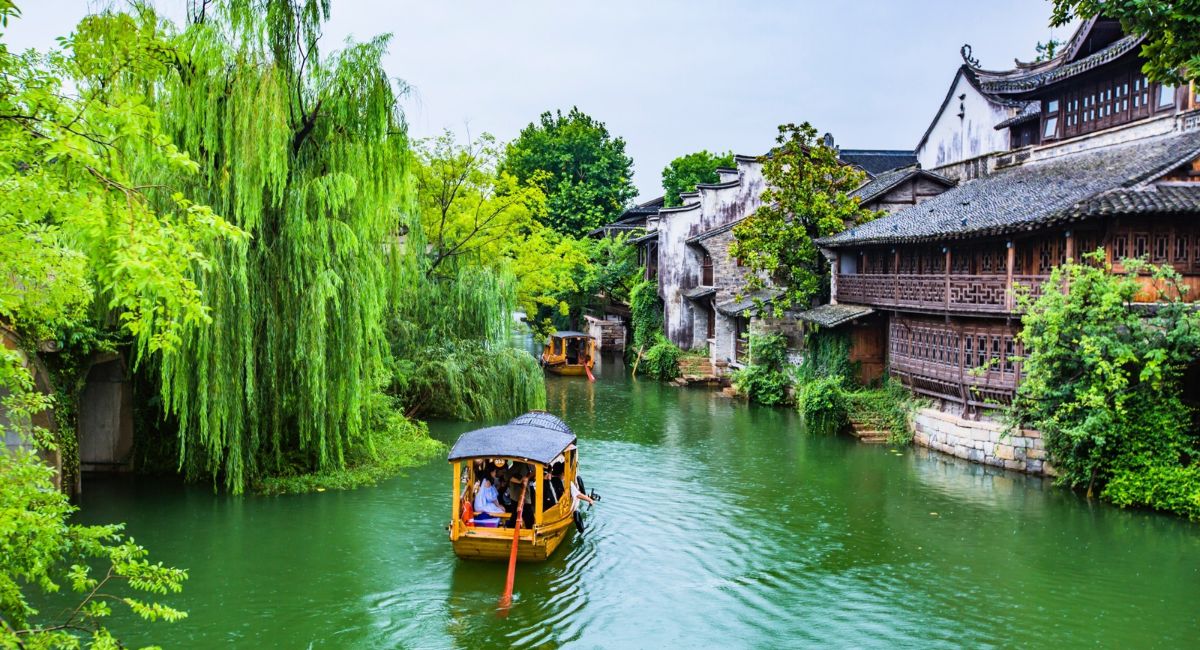 Tour Trung Khám phá Giang Nam Diễm Lệ 2025